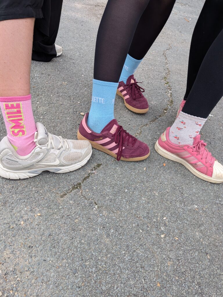Chic et choc : chaussettes dépareillées