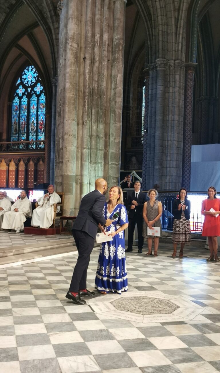 Remise d’une lettre de mission à la cathédrale Saint-André